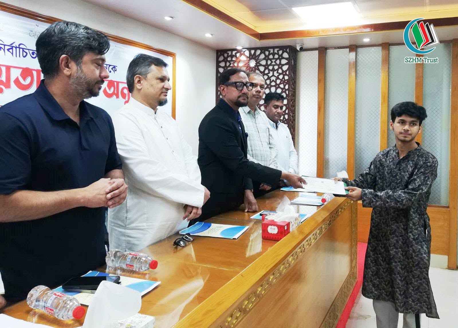 আর্থিক সহায়তা প্রদান